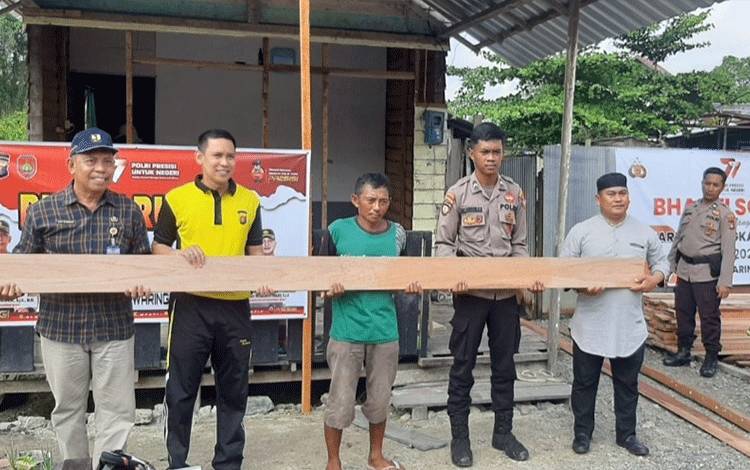 Polres Kobar Peduli, Bedah Rumah Warga Tidak Mampu