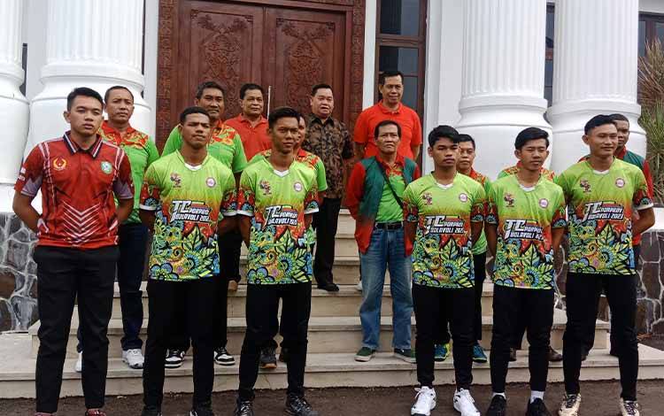 Bupati Kotim Melepas Kontingen Voli Menuju Gubernur Kalteng Cup Volly Ball