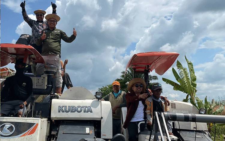 DKPP Seruyan Masih Kekurangan Mesin Panen Padi