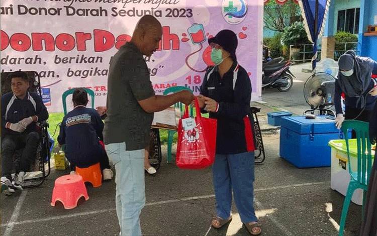 RSUD Kapuas Beri Penghargaan ke Pendonor Darah Rutin