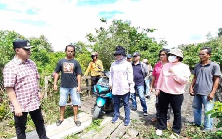 Ita Minarni: Jalan Menuju Desa Talio Salah Satu Prioritas