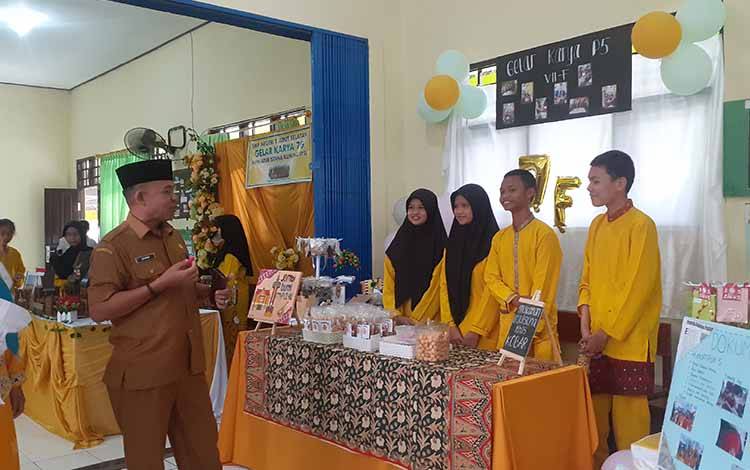 Dikbud Kobar Sambut Gelar Karya P5 SMPN 1 Arut Selatan