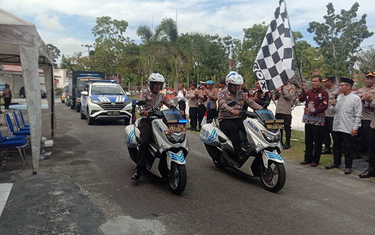 Polres Sukamara Lepas Simbolis Baksos Religi dan Bansos