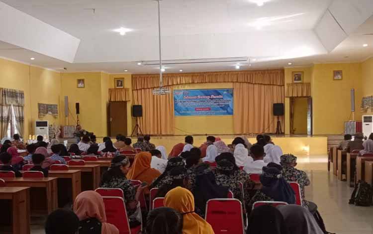 Pembukaan Festival dan Lomba Seni Siswa Nasional (FLS2N) jenjang SMP, MTs tingkat Kabupaten Sukamara pada Senin, 19 Juni 2023. (FOTO: NORHASANAH)