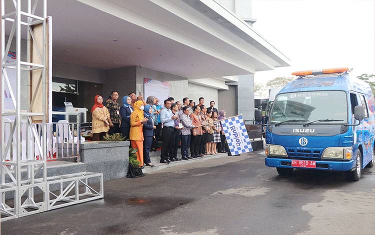 Pelepasan mobil Kas Keliling BI Kalteng sebagai tanda dimulainya program KALAKAI, kemarin. (FOTO: Rilis BI Kalteng)