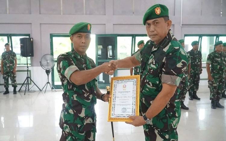 Dandim 1011 Kuala Kapuas Pimpin Korps Raport Pindah Satuan Satu Personel