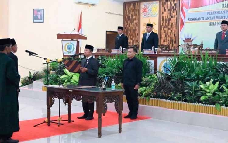 Bupati Lamandau Hadiri?Pengambilan Sumpai?PAW Anggota DPRD  ?