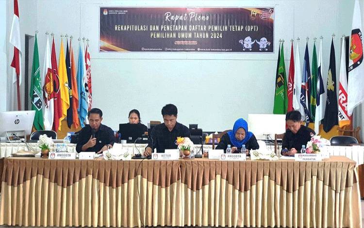 KPU Kabupaten Lamandau tengah menggelar rapat pleno terbuka penetapan Daftar Pemilih Tetap pada Pemilu 2024. (FOTO : HENDI NURFALAH)