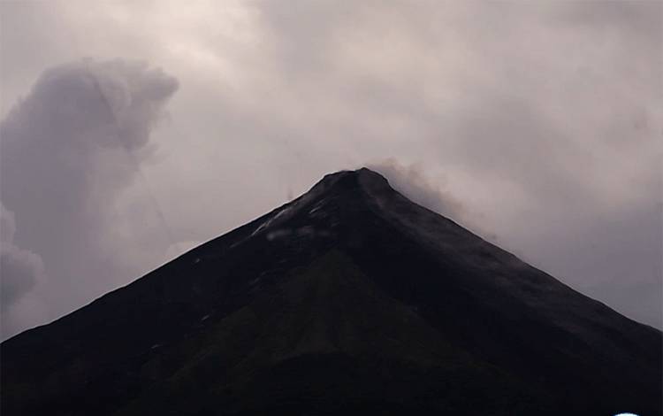 Pos PGA: Jarak Luncur Guguran Lava Karangetang 1.500 Meter