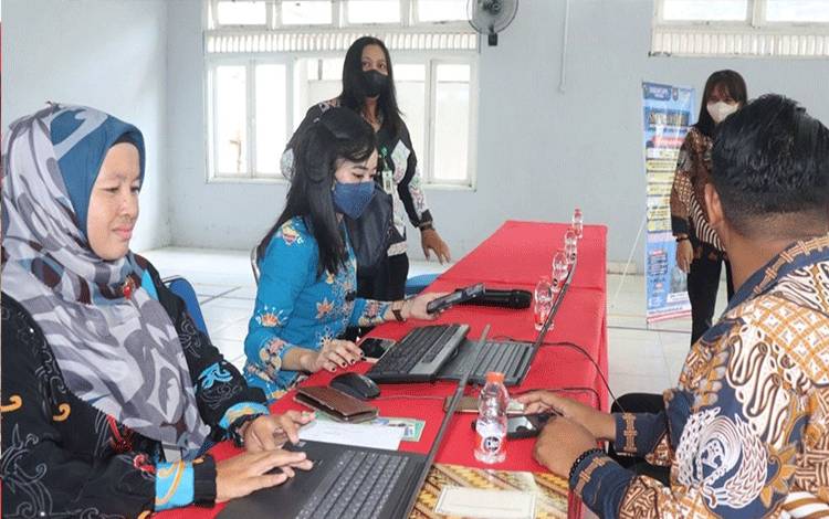 Disdukcapil Kapuas Jemput Bola Aktivasi IKD Pegawai Rutan