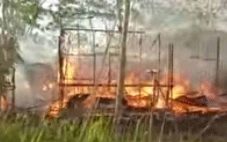 Sebuah Rumah Terbakar di Kelurahan Selat Dalam Kapuas