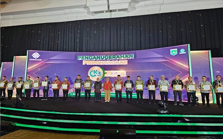 Gubernur Kalteng Terima Penghargaan Pembina Keselamatan dan Kesehatan Kerja