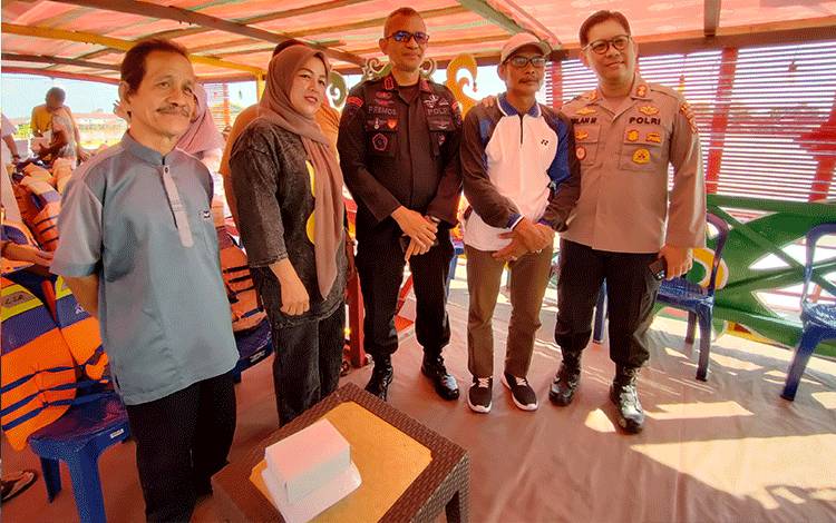 Gelar Jumat Curhat, Dansat Brimob dan Kabid Humas Polda Terima Keluhan ini