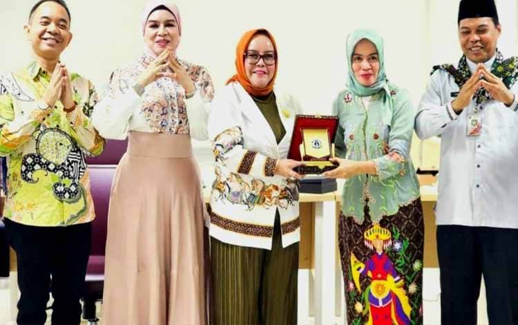 DPRD Kalteng Kaji Banding Pengeloaan Arsip Daerah