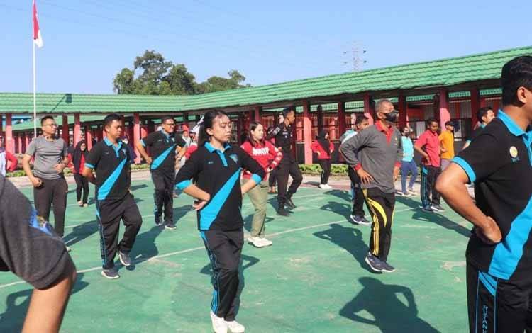 Kompak, Petugas dan WBP Rutan Kuala Kapuas Lakukan Senam Bersama?