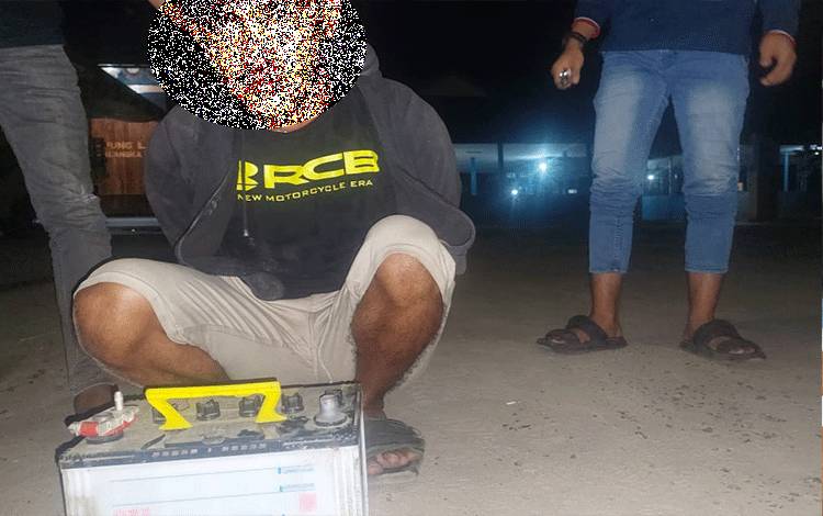 Pria di Palangka Raya Bonyok Diamuk Massa Karena Curi Aki Truk