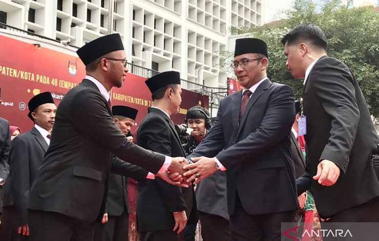 Ketua KPU Lantik 240 Anggota KPU 48 Kabupaten dan Kota