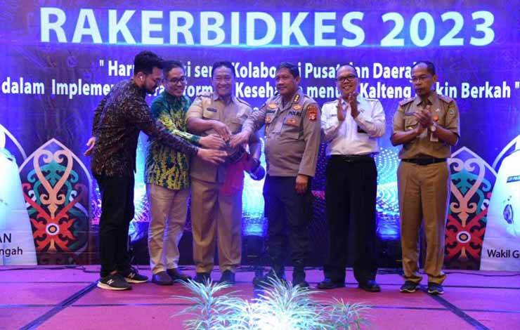 Wagub Kalteng Edy Pratowo (tiga dari kiri) membuka rakor bidang kesehatan tingkat provinsi 2023, Palangka Raya, Senin, (26/6/2023). (ANTARA/HO-Biro Adpim Setda Kalteng)