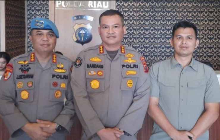 Anggota Brimob Bripka Andry Menyerahkan Diri ke Polda Riau