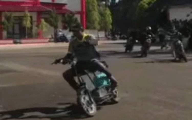 Legislator Ini Tanggapi Balapan Sepeda Listrik di Stadion 29 Nopember Sampit Viral di Sosial Media?