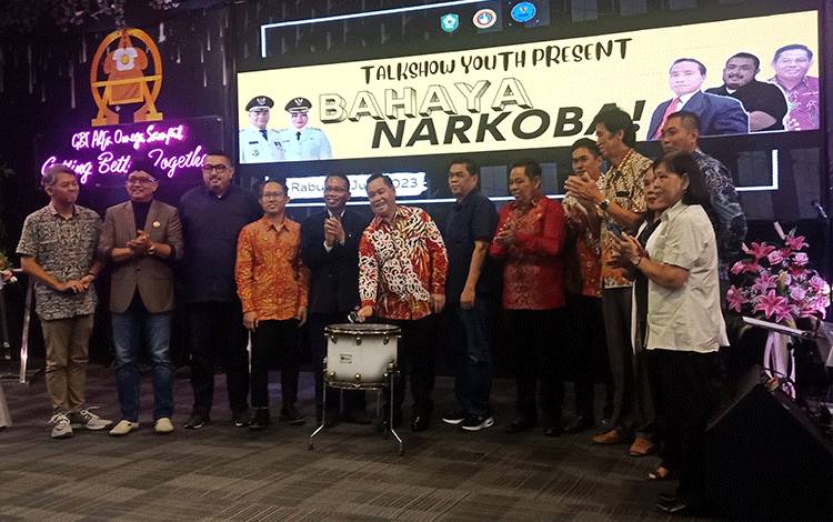 Bupati Kotawaringin Timur Halikinnor saat membuka talkshow bahaya narkoba di Gereja Behtel Tabernakel Alfa Omega Sampit, Rabu, 28 Juni 2023. (FOTO: DEWIP)?