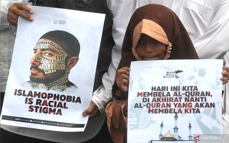 Salinan Al Quran Dibakar di Luar Masjid di Swedia Saat Iduladha