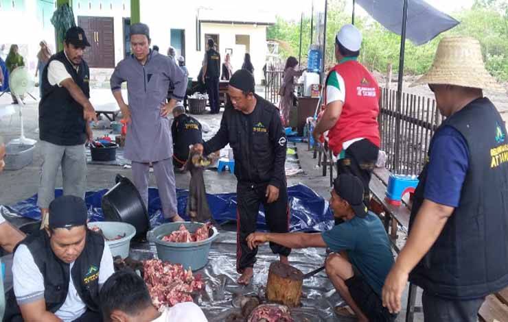 Masjid At-Taawun Kasongan Potong 6 Sapi dan 1 Kambing Kurban