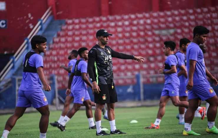 Persik Kediri Lepas Pedro Paulo