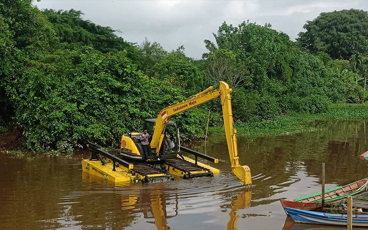 Pemkab Kotim Gelontorkan Rp 5,3 Miliar untuk Pengadaan Ekskavator Amfibi