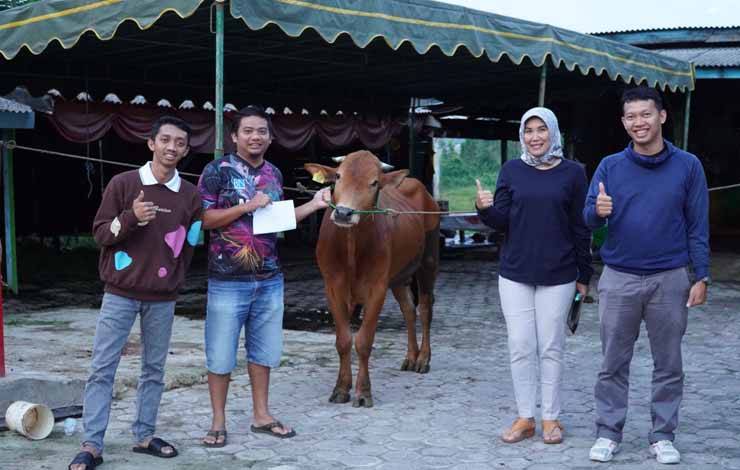 Media Borneonews Berbagi Daging Kurban sebagai Rasa Syukur di Hari Iduladha 1444 H