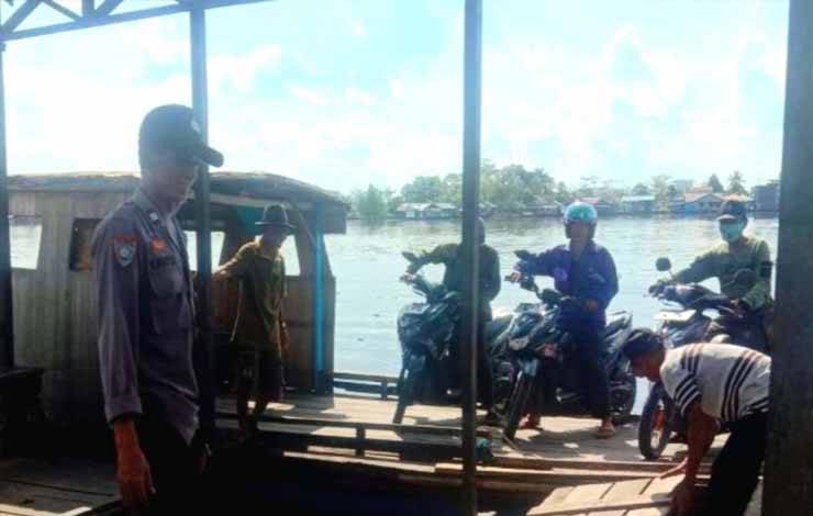 Personel Polsek Pulau Petak Patroli Dialogis Sambangi Pelabuhan Feri Penyeberangan