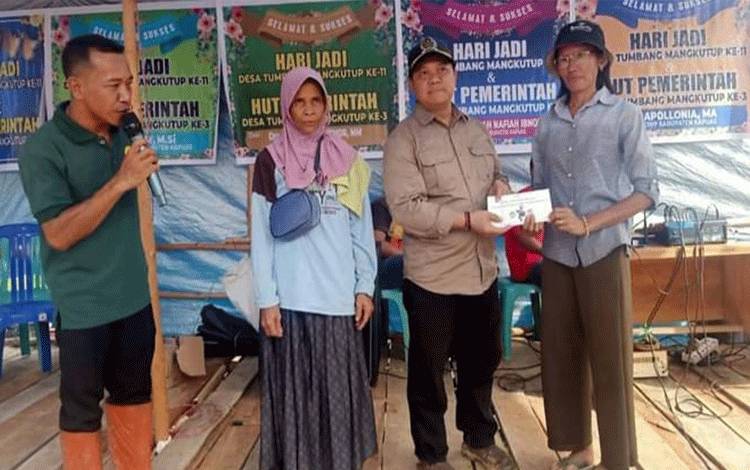 Waket I DPRD Kapuas Apresiasi Pemdes Tumbang Mangkutup Gelar Berbagai Lomba Meriahkan Hari Jadi Desa