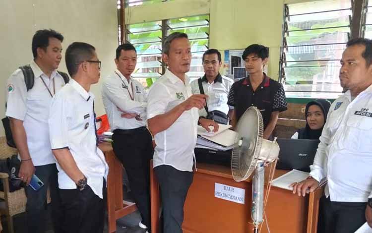 Dinas PMD Kapuas Datangi Dua Desa Monitoring dan Evaluasi Kegiatan Pemerintahan Desa