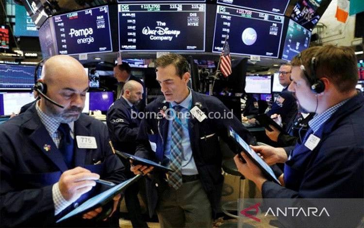 Wall Street Berakhir Lebih Rendah Usai Rilis Risalah Fed