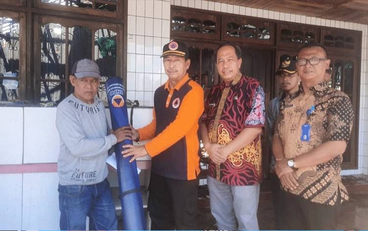 Warga Terdampak Kebakaran Barak dan Satu Rumah di Jalan Pemuda Terima Bantuan