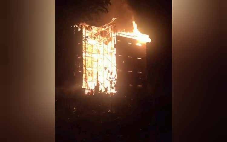 Sarang Walet di Kelurahan Pahandut Seberang Terbakar