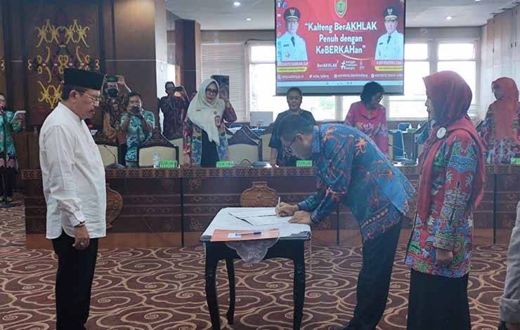 Sekda Hadiri Sertijab Pejabat Tinggi Pratama di Lingkungan Pemprov Kalteng