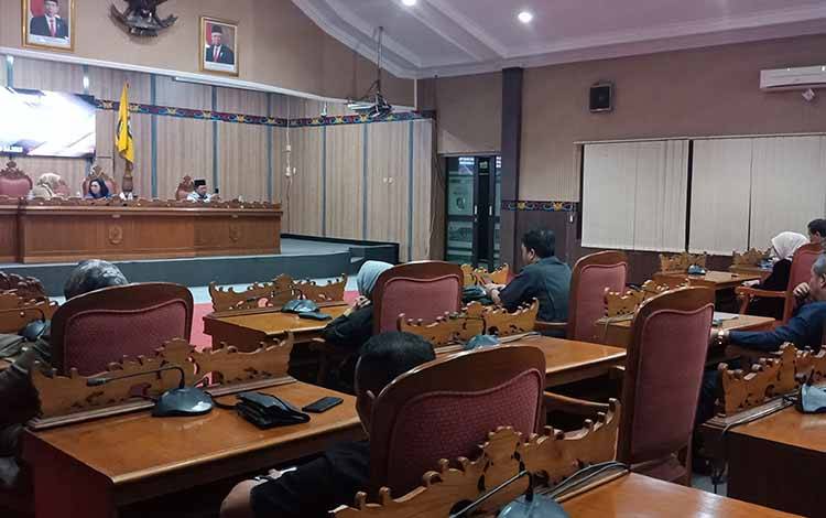 DPRD Kotim Sampaikan Pemandangan Umum Fraksi Terkait Raperda Pertanggung Jawaban Pelaksanaan APBD Tahun Anggaran 2022