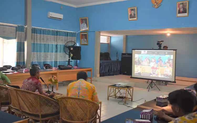 Suasana Dinas PMD Kapuas gelar asistensi pendaftaran BUMDes, bertempat di Aula Dinas PMD setempat. (FOTO: IST)