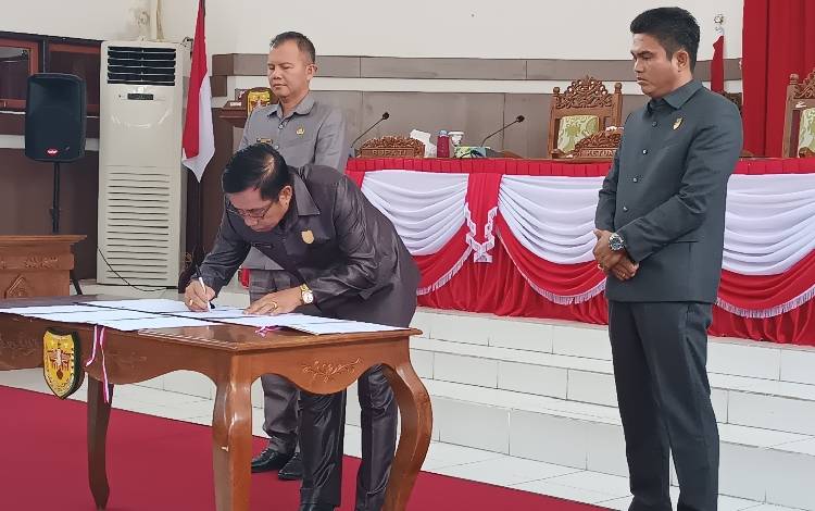 DPRD Gunung Mas Gelar Rapat Paripurna Persetujuan Bersama dengan Kepala Daerah Terhadap 6 Raperda