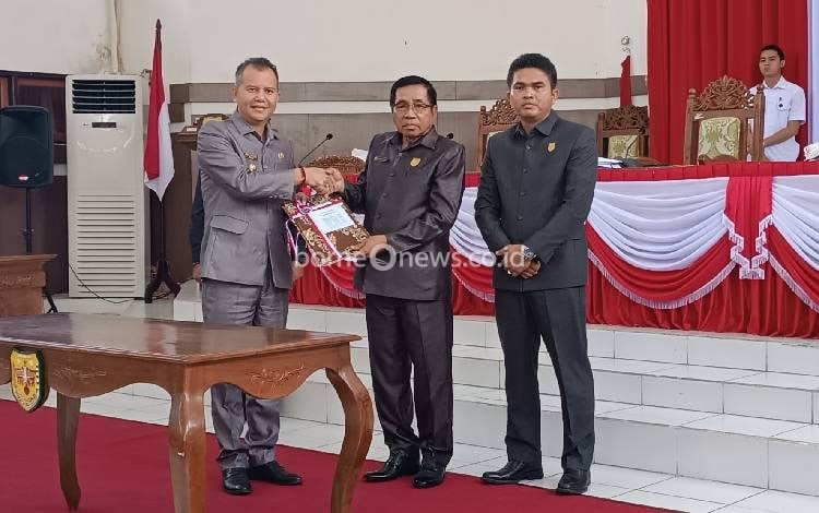 Raperda Pertanggung Jawaban APBD Gunung Mas 2022 Telah Disetujui Menjadi Perda