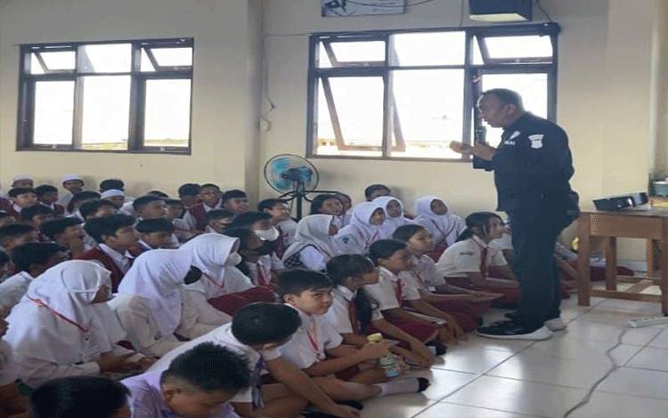 Polda Kalteng Sosialisasi Bijak Bermedsos ke Pelajar