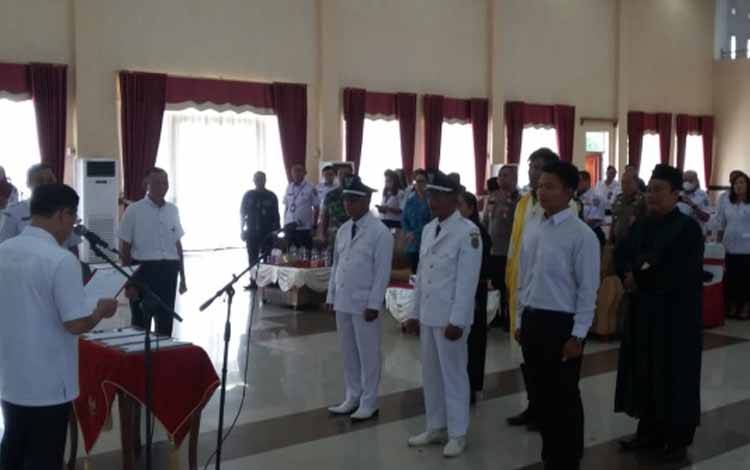Sakariyas Lantik Sejumlan Pj Kades dan BPD