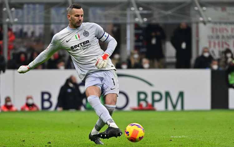 Setelah 11 Tahun, Samir Handanovic Resmi Tinggalkan Inter Milan