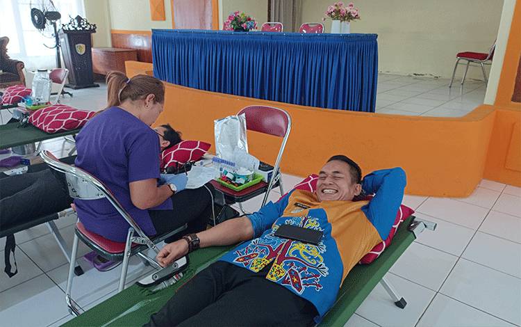 Camat Pahandut Gelar Bakti Sosial Donor Darah