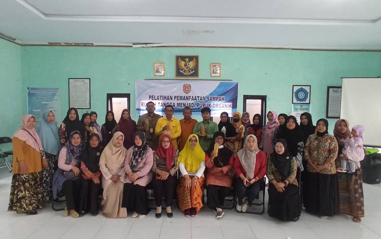 TP -PKK Kelurahan Baru Adakan Pelatihan Pemanfaatan Sampah Rumah Tangga jadi Pupuk Organik