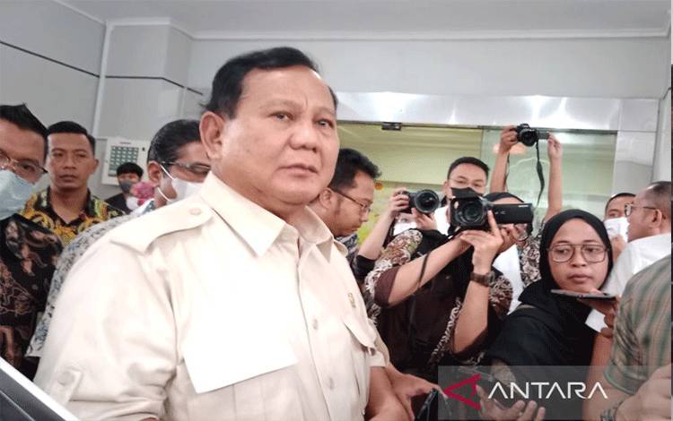Menhan Jenguk Cak Nun di RSUP Dr Sadjito Yogyakarta