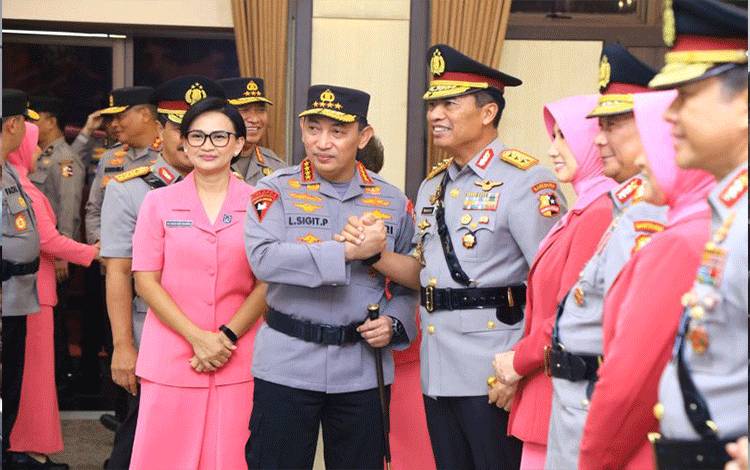 Kapolri Lantik Komjen Wahyu Widada Sebagai Kabareskrim