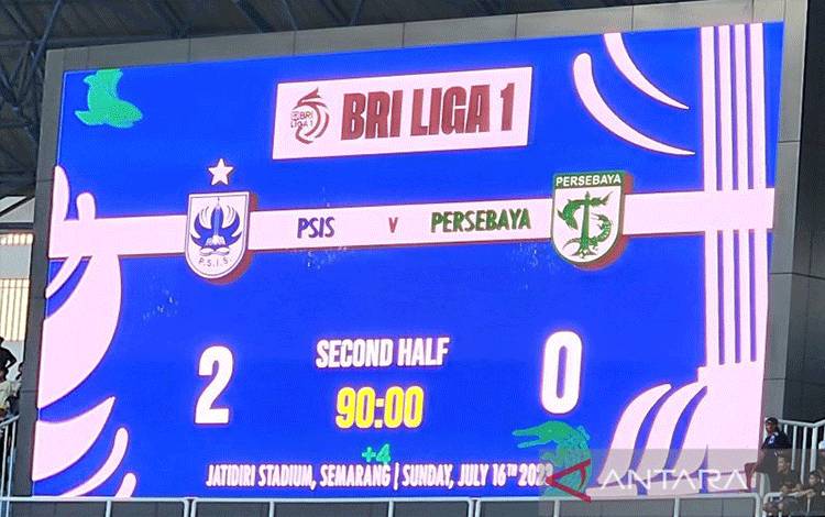 Hasil pertandingan laga PSIS Semarang melawan Persebaya Surabaya di Stadion Jatidiri Semarang, Minggu. (ANTARA/ I.C.Senjaya)