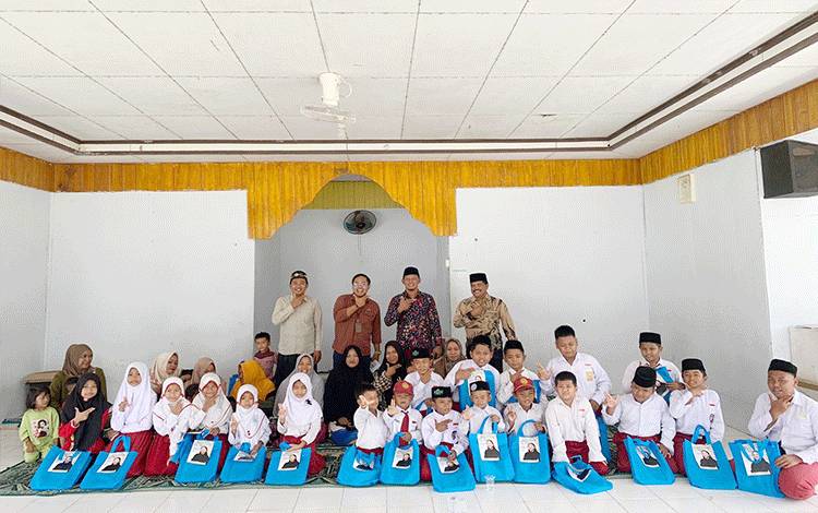 Ponpes Miftahul Ulum Terima Bantuan Program Monica's Project
